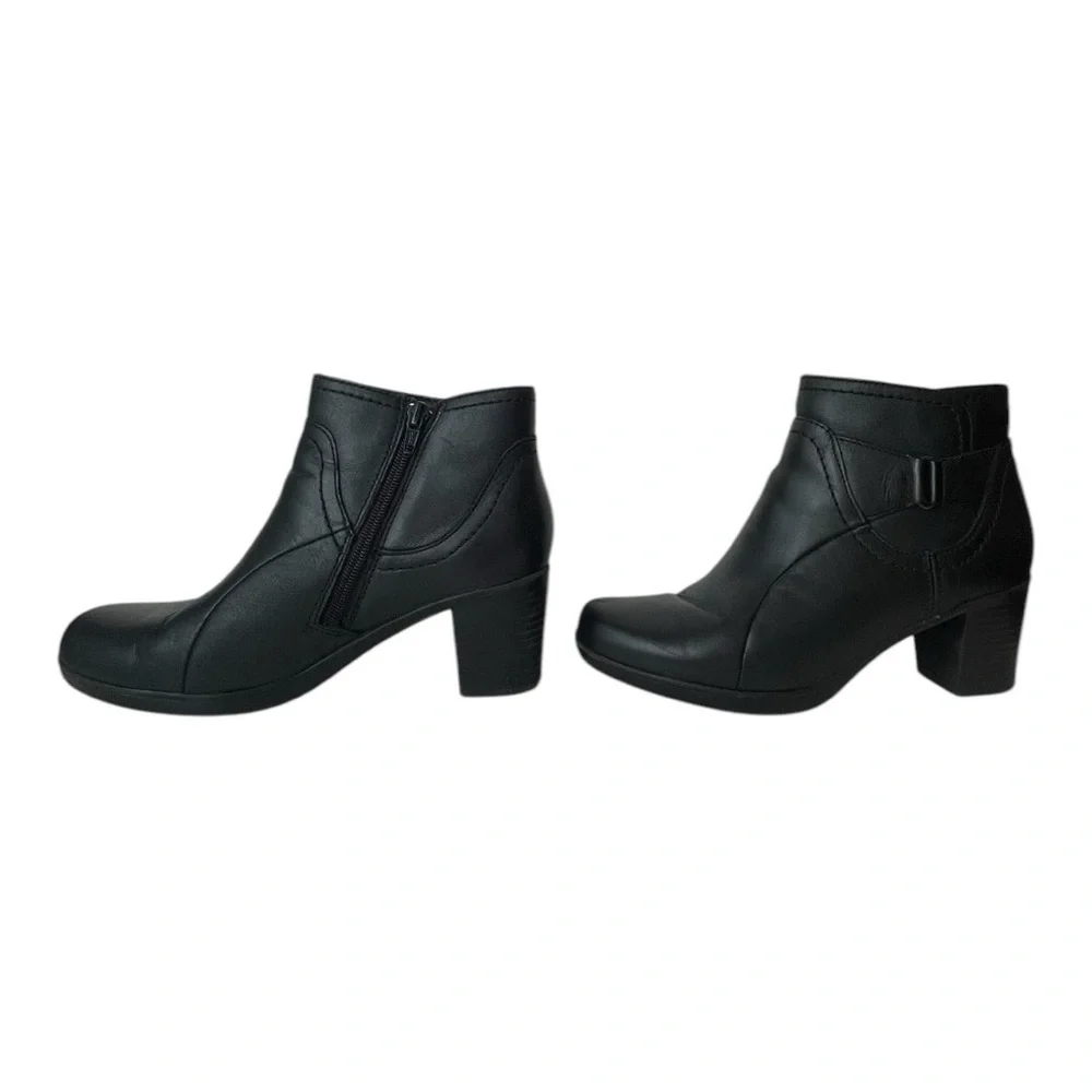 Clarks Leather Women’s black heeled ankle boots. Size 6.5M